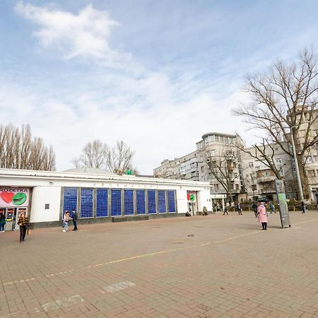 Sun City Hostel Kiev Esterno foto