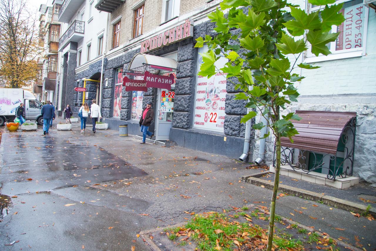 Sun City Hostel Kiev Esterno foto