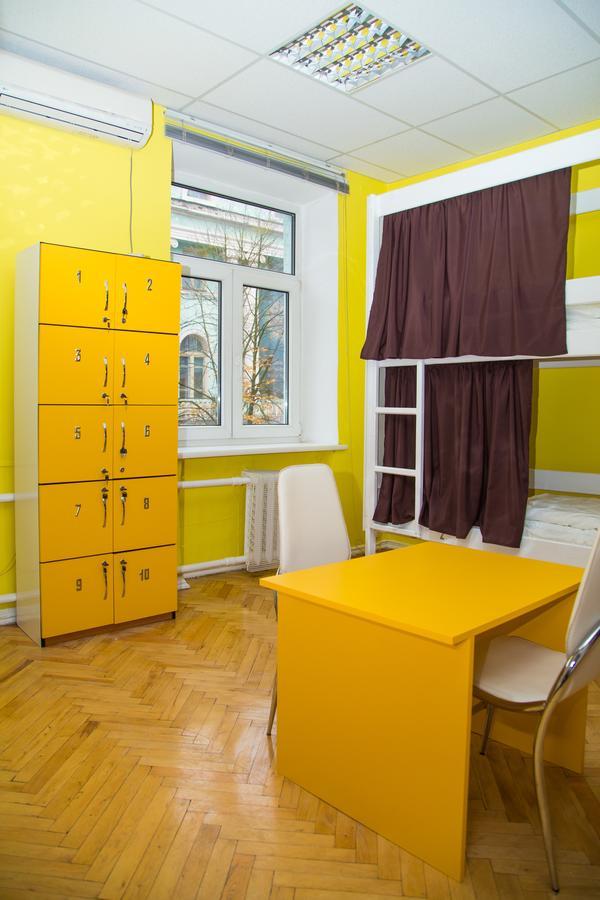 Sun City Hostel Kiev Esterno foto