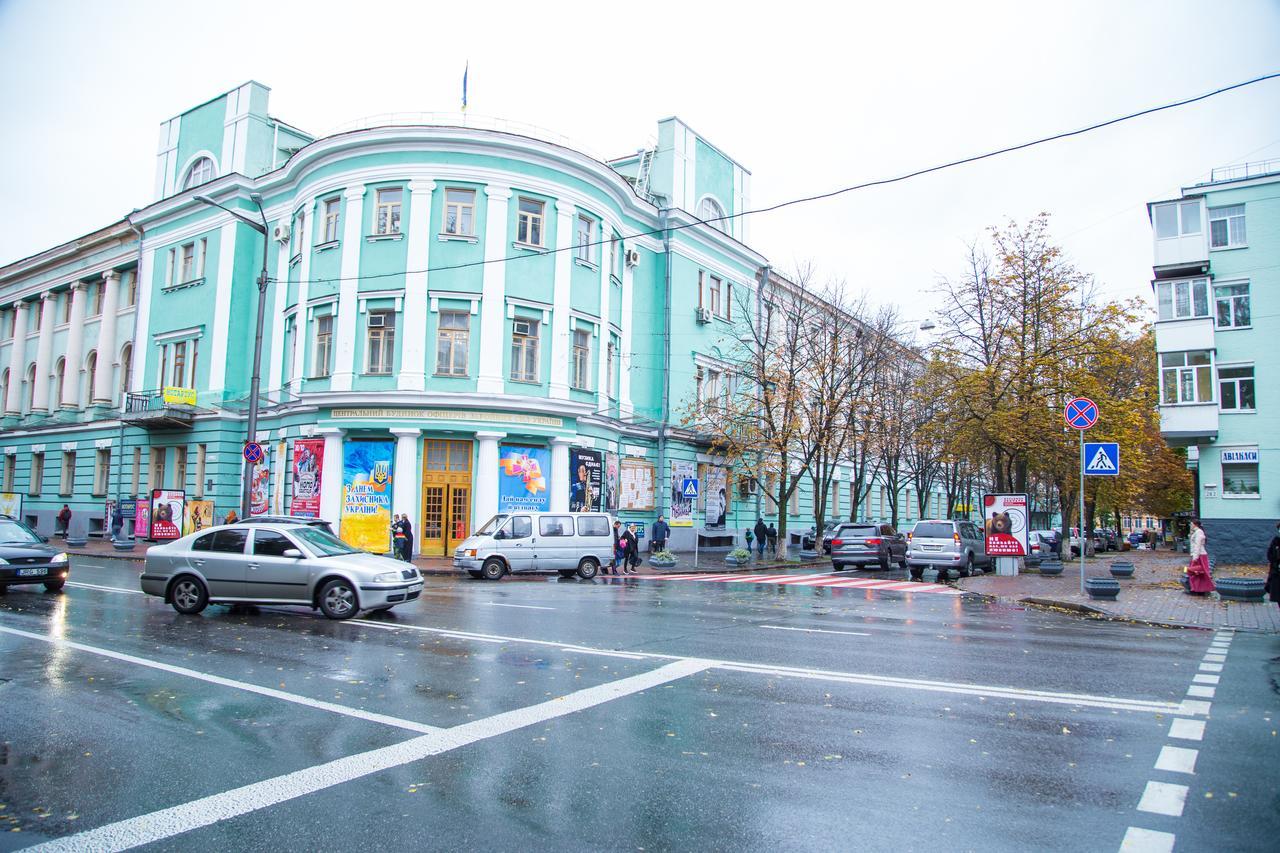 Sun City Hostel Kiev Esterno foto