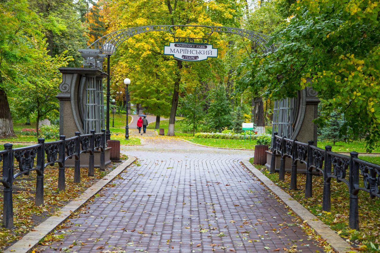 Sun City Hostel Kiev Esterno foto
