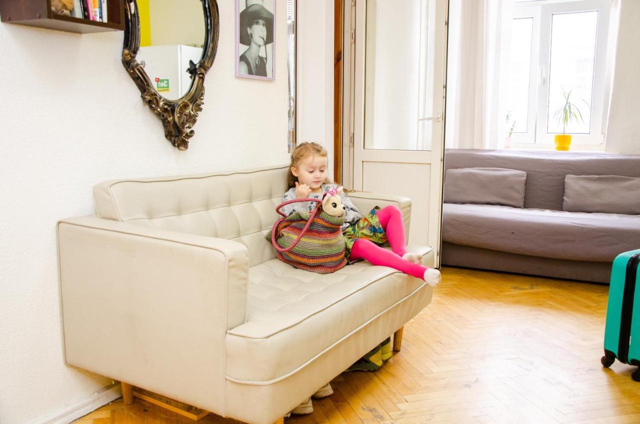 Sun City Hostel Kiev Esterno foto