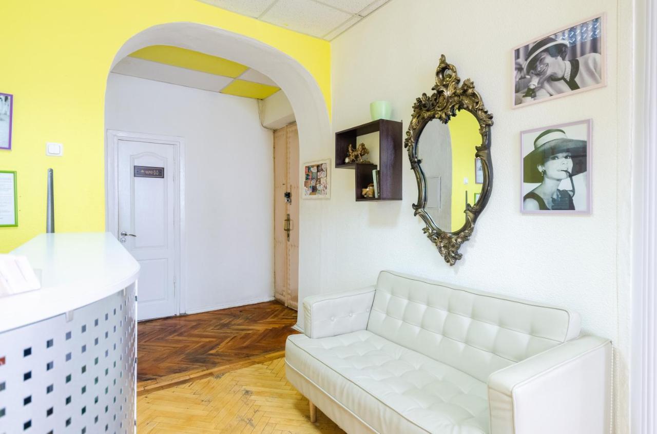Sun City Hostel Kiev Esterno foto