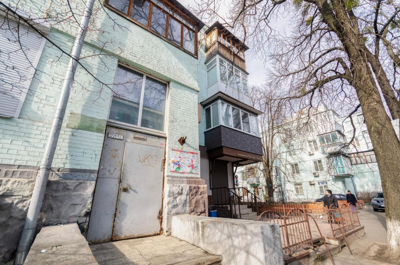Sun City Hostel Kiev Esterno foto
