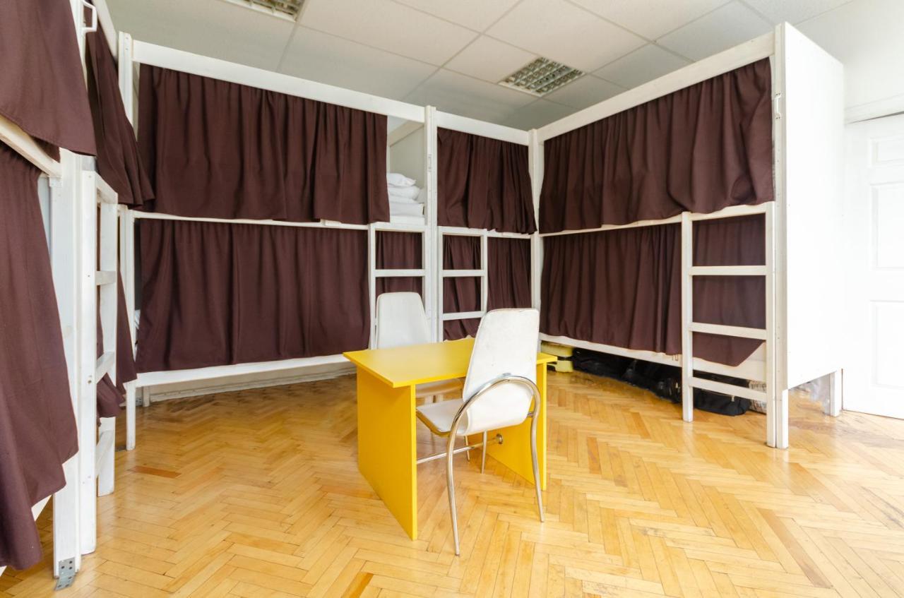 Sun City Hostel Kiev Esterno foto