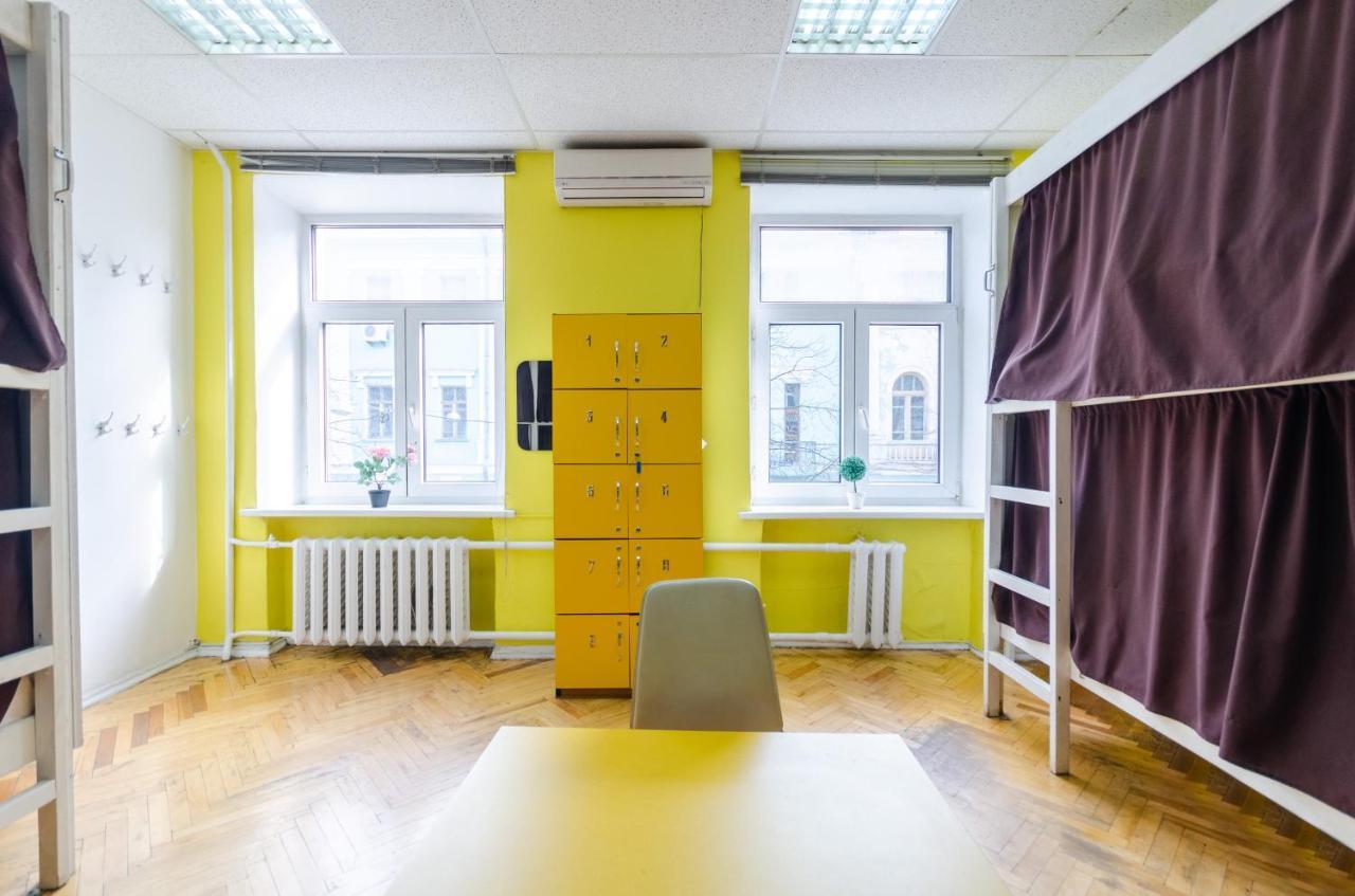 Sun City Hostel Kiev Esterno foto
