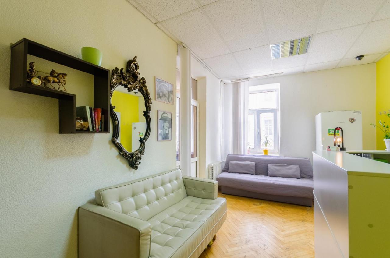 Sun City Hostel Kiev Esterno foto