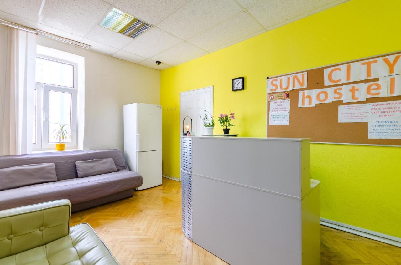 Sun City Hostel Kiev Esterno foto
